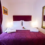 Center Luxury 2 בית הארחה ספליט
